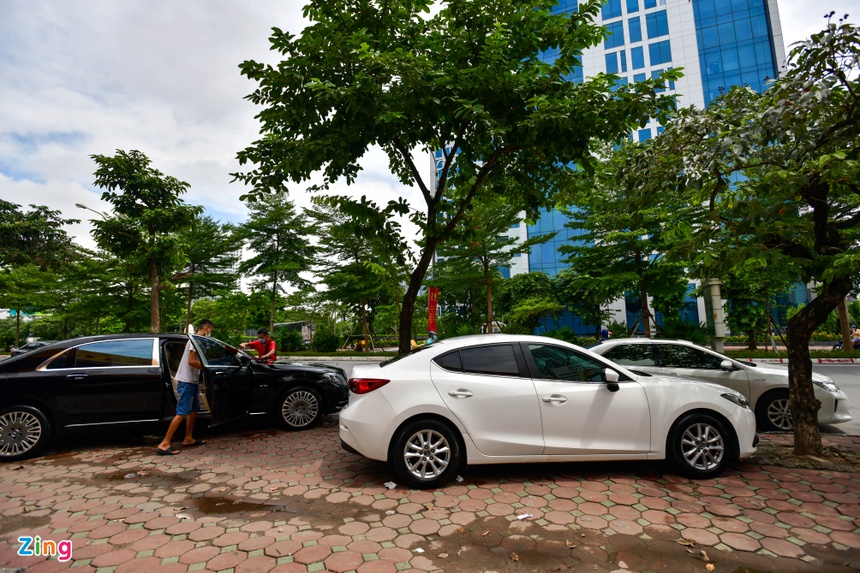 nguoi dan di sua xe, Ha Noi noi long gian cach anh 12