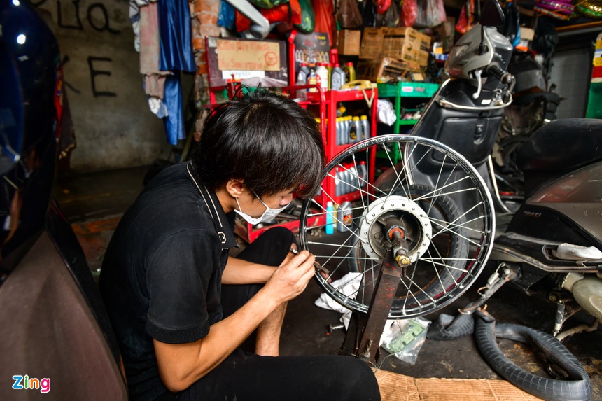 nguoi dan di sua xe, Ha Noi noi long gian cach anh 4