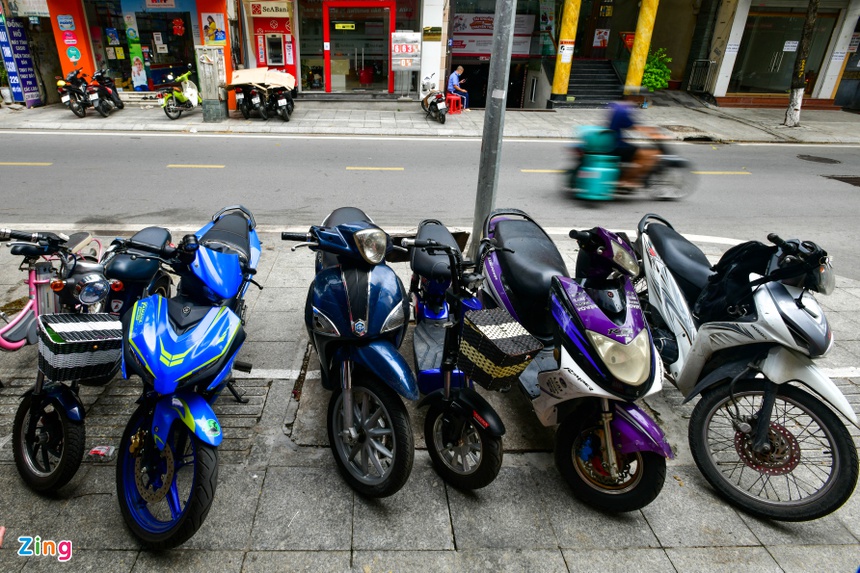 nguoi dan di sua xe, Ha Noi noi long gian cach anh 5
