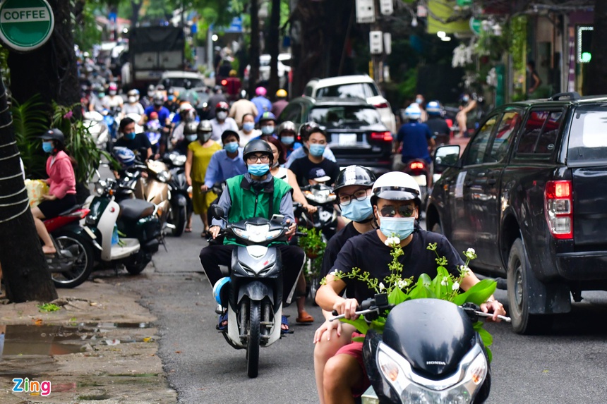 Ha Noi sau gian cach, dich Covid-19 anh 1