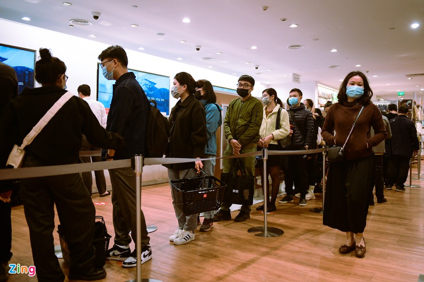 ngay Black Friday, nguoi Ha Noi xep hang thanh toan anh 10