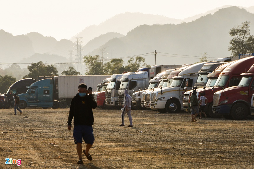 xe container un u vi tac bien, cua khau Lang Son un tac, nong san xuat khau anh 4