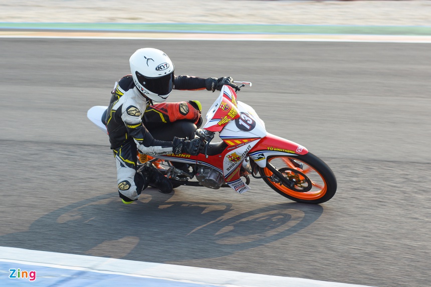 Vi sao lop xe dua khong co gai van cho do bam duong tot anh 1