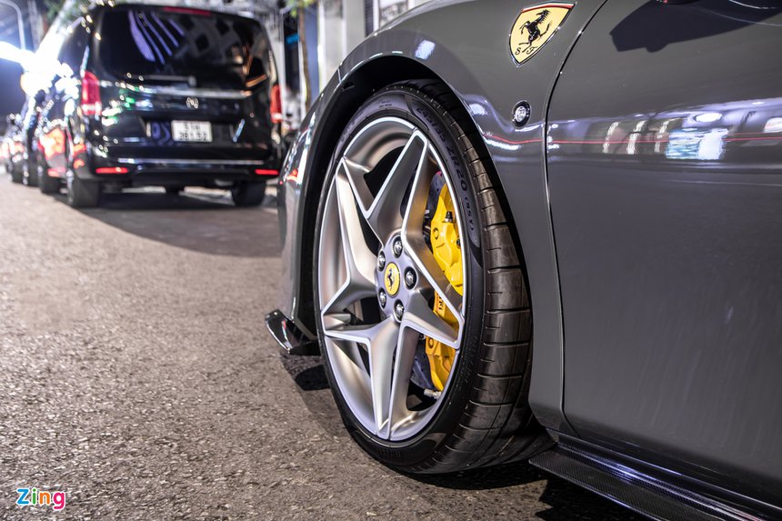 Ferrari F8 Tributo mau la anh 6
