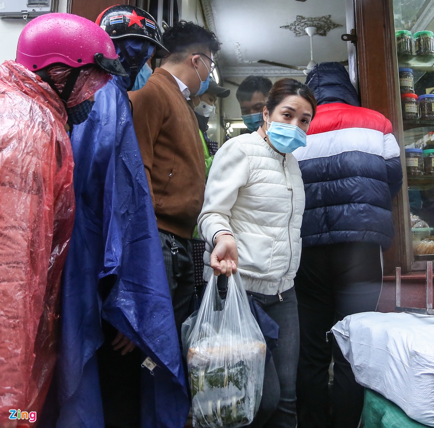 Doi mua xep hang mua gio cha, banh chung anh 9