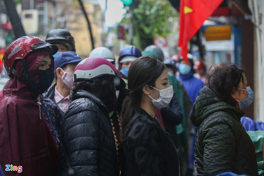 Doi mua xep hang mua gio cha, banh chung anh 3