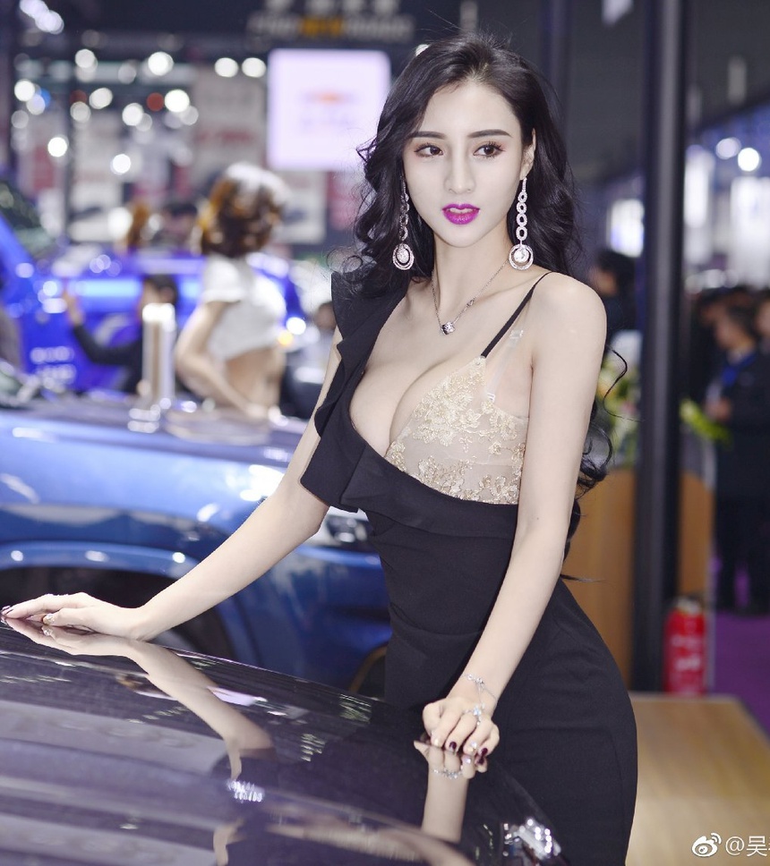Người mẫu xe hơi trở thành Hoa hậu châu Á 2021