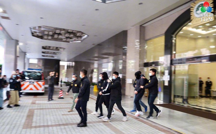 chong an di hien bi bat anh 2