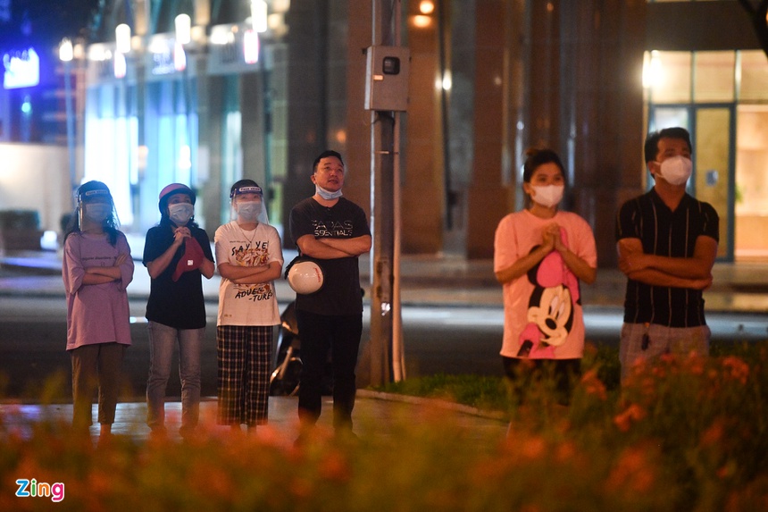 Duong pho TP.HCM sau gian cach anh 2