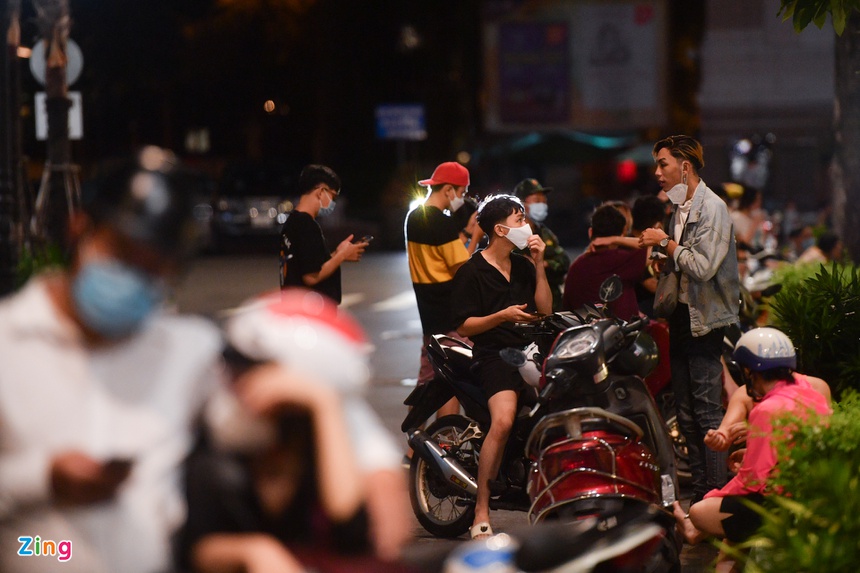 Duong pho TP.HCM sau gian cach anh 4