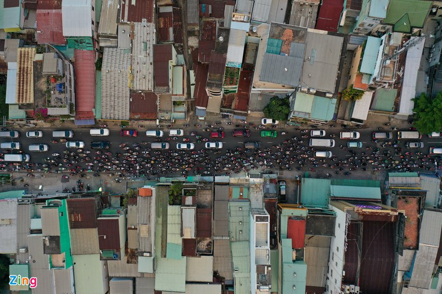 ket xe ngay hoc sinh di hoc anh 2