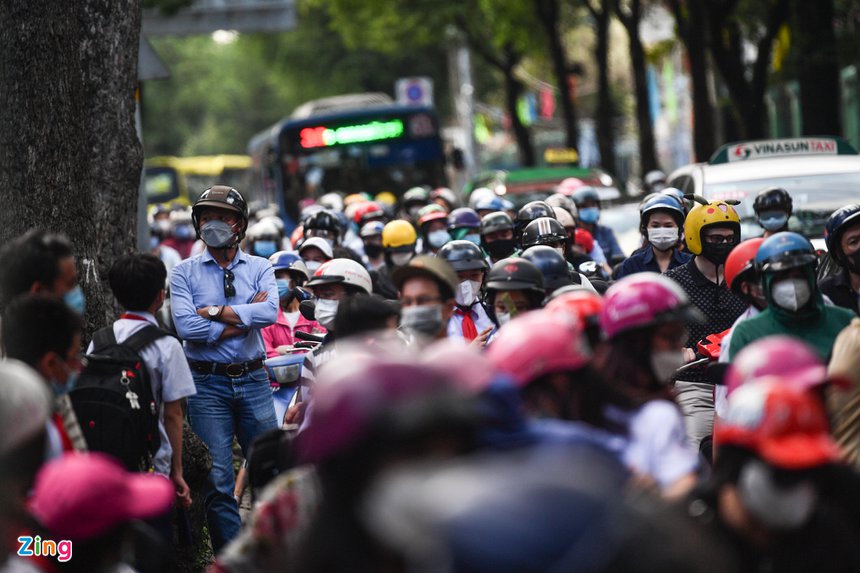 ket xe ngay hoc sinh di hoc anh 3