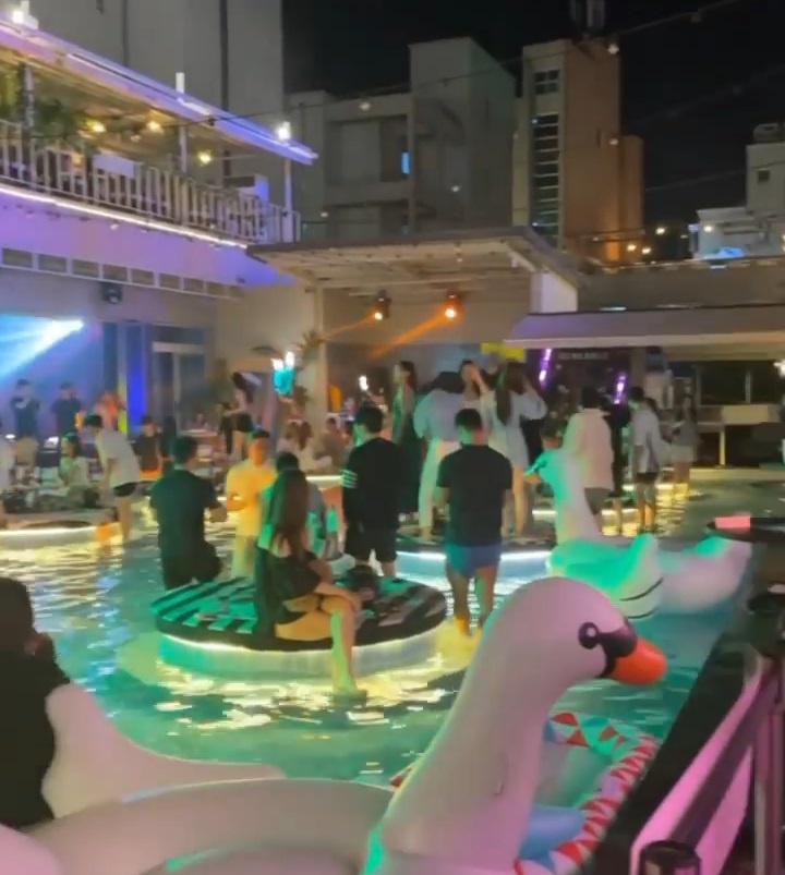 tiec be boi giua dich o Han Quoc anh 3