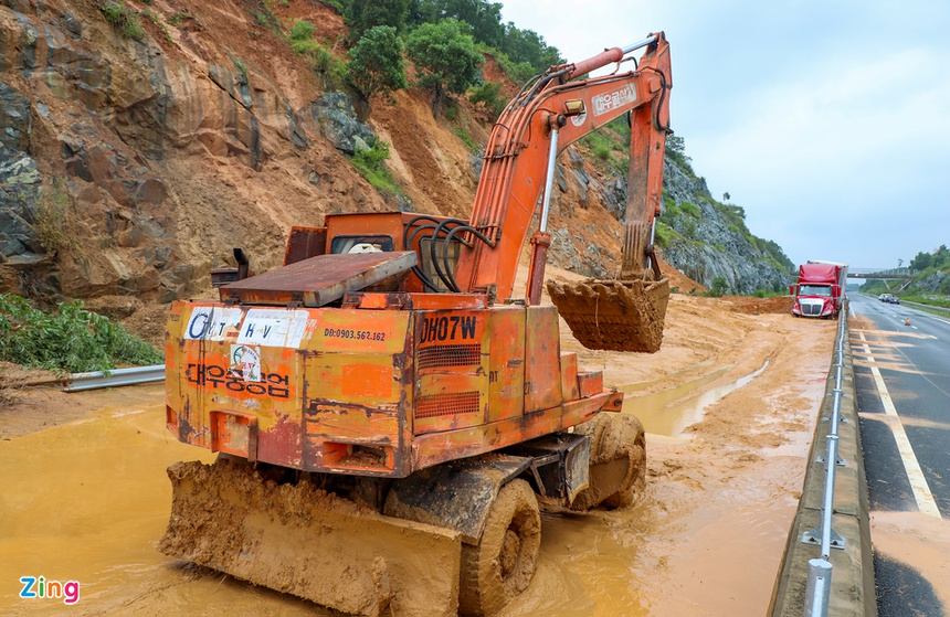 cao toc Da Nang - Quang Ngai sat lo anh 6