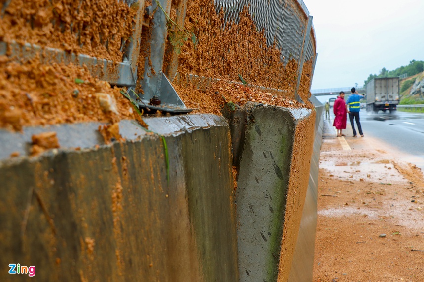 cao toc Da Nang - Quang Ngai sat lo anh 5