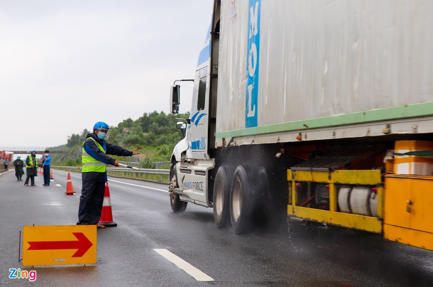 cao toc Da Nang - Quang Ngai sat lo anh 8