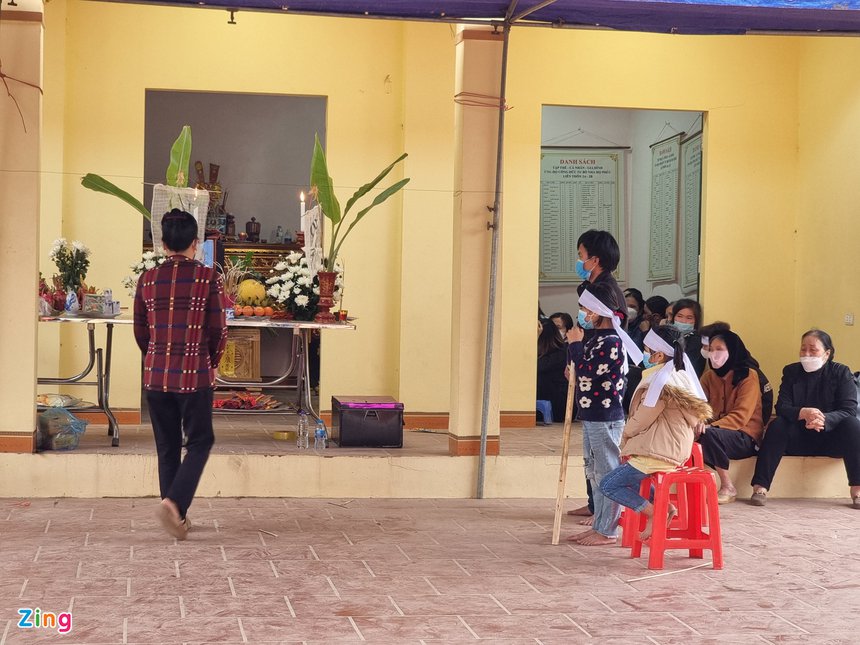 bé gái 3 tuổi bị đóng đinh vào đầu ảnh 2 be gai 3 tuoi bi dong dinh vao dau anh 2