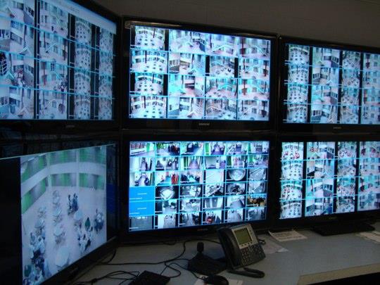 Dung AI camera giam sat nhan vien la toi ac? hinh anh 1