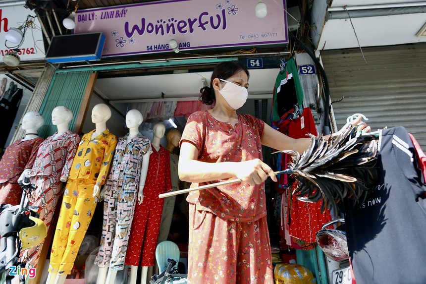 cua hang thoi trang hoat dong tro lai anh 5