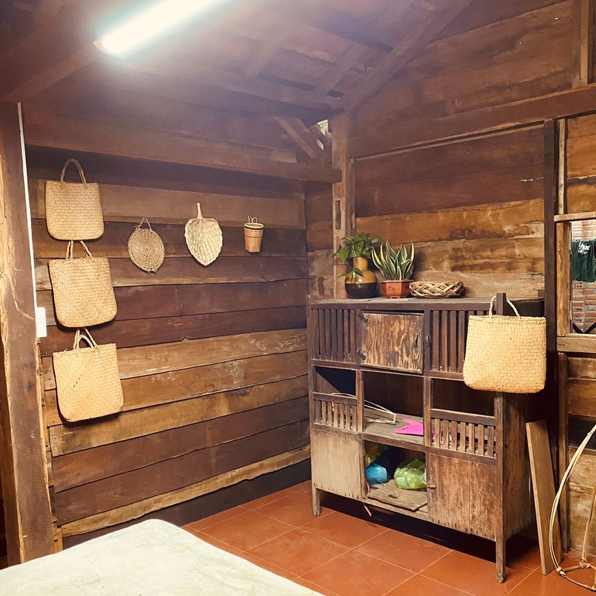 Nguoi me tre o Dak Lak dung nha trong rau trong dich anh 7