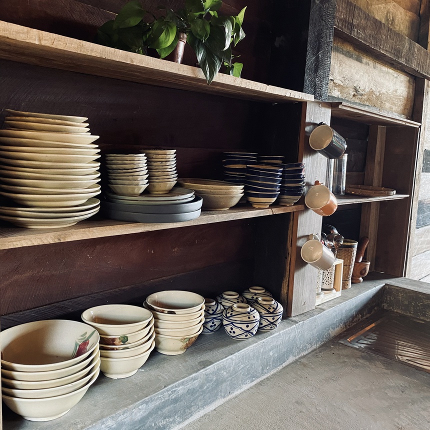 Nguoi me tre o Dak Lak dung nha trong rau trong dich anh 6