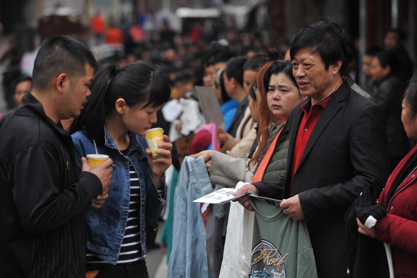 nhan vien tuyen sep o Trung Quoc anh 3