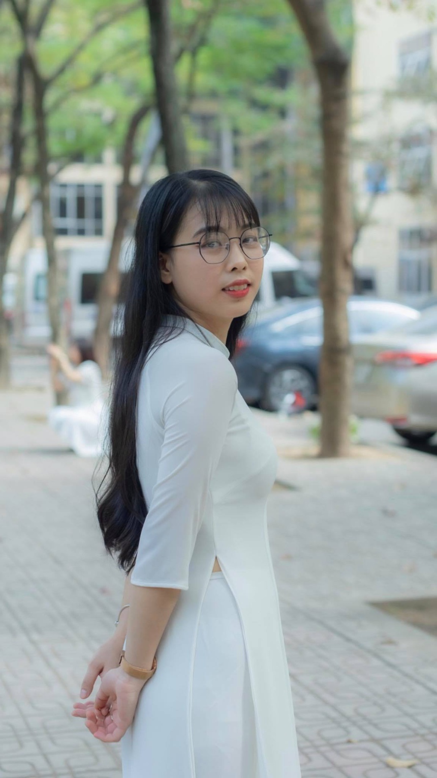 thu khoa Dai hoc Khoa hoc Xa hoi va Nhan van, diem 10 khoa luan tot nghiep, diem tong ket 3.91/4 anh 1