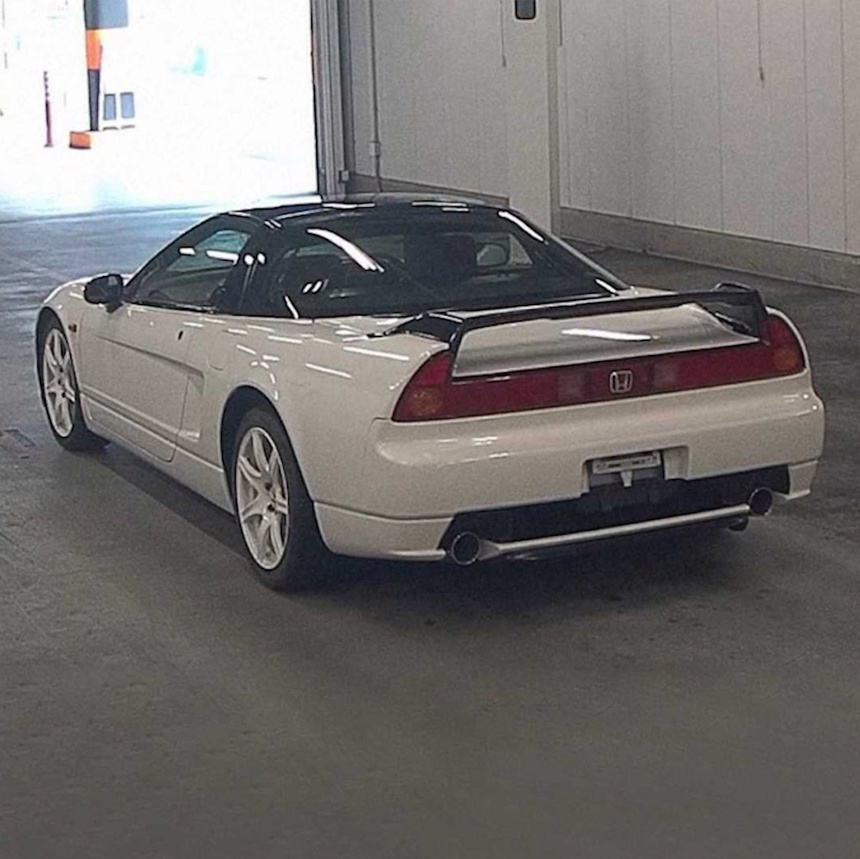 xe-Honda-NSX-R-doi-2002-duoc-rao-ban-gia-tu-408.000USD-04