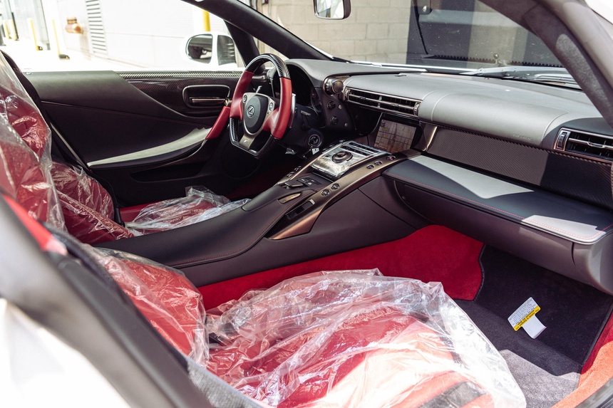 Sieu-xe-hang hiem-Lexus-LFA-duoc-ban-dau-gia-04