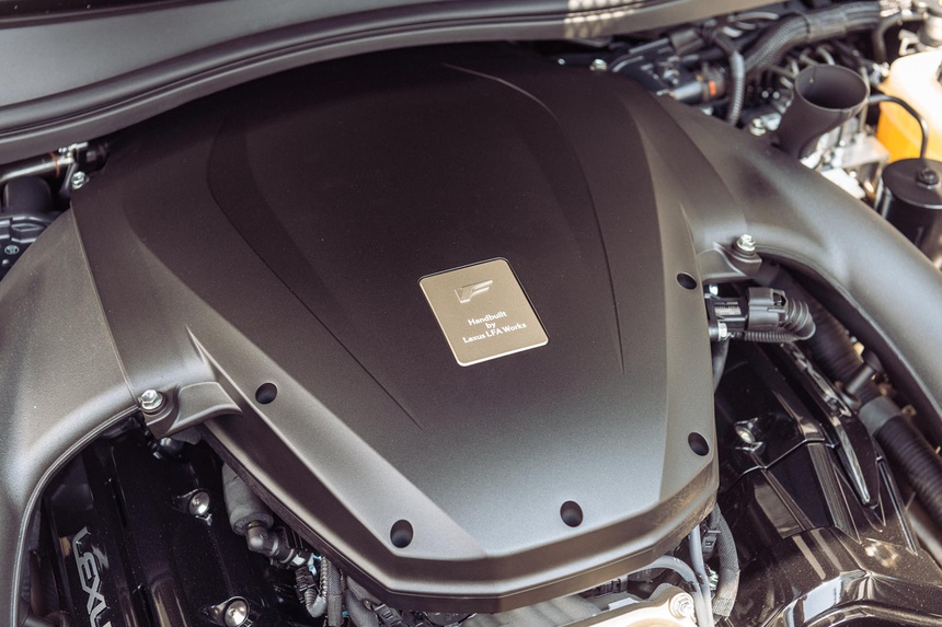 Sieu-xe-hang hiem-Lexus-LFA-duoc-ban-dau-gia-11