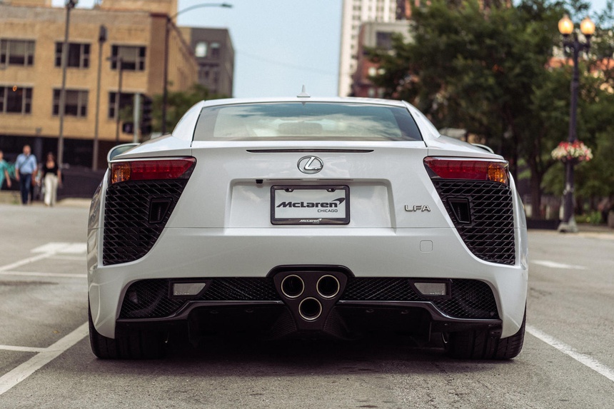 Sieu-xe-hang hiem-Lexus-LFA-duoc-ban-dau-gia-10