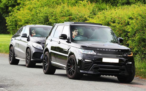 Bruno Fernandes lai xe sang mang qua bong ve sau khi lap hattrick anh 4