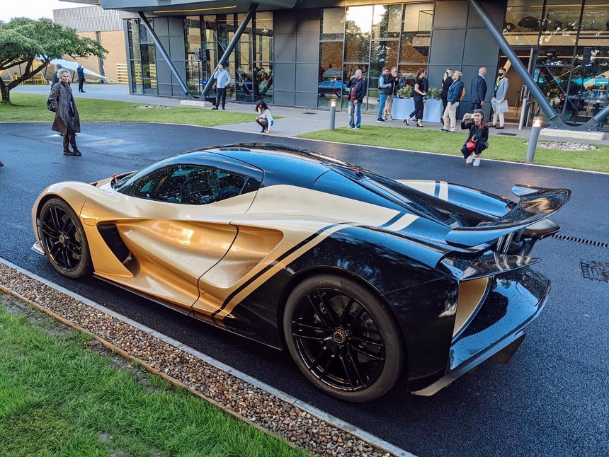 Ronaldo co the mua sieu xe gi voi muc luong tai MU? anh 11