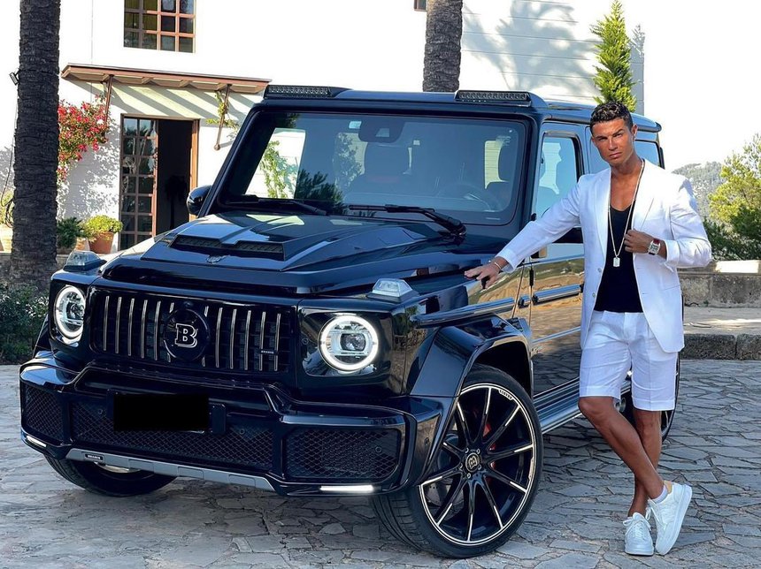 Ronaldo duoc ban gai tang xe moi nhan dip sinh nhat anh 8