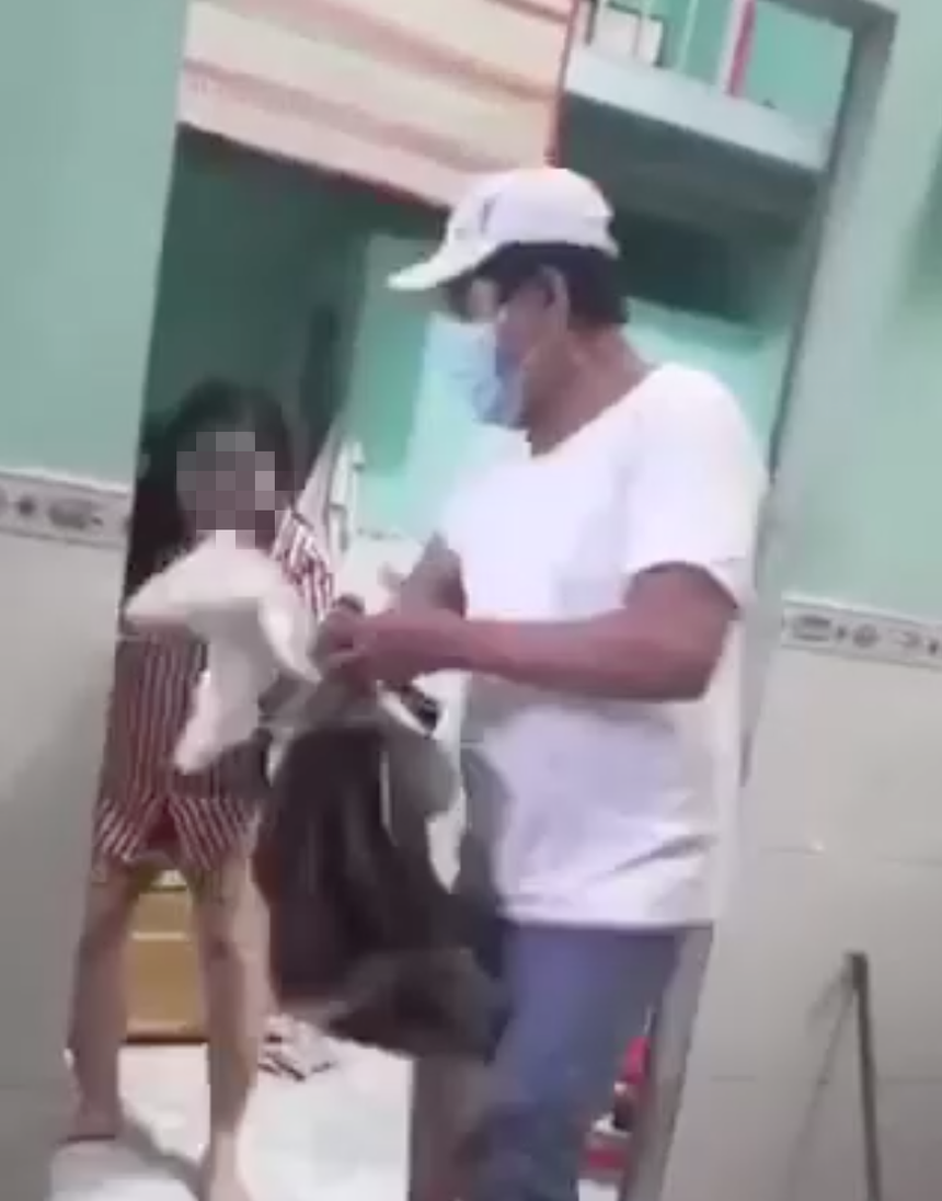 Chu nha tro yeu cau khach roi khoi trong dem anh 1