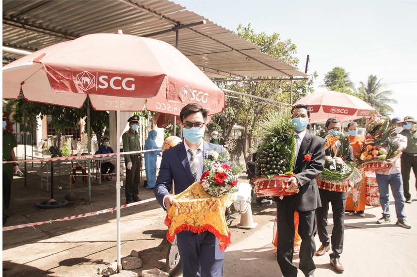 Dam cuoi mua dich anh 2