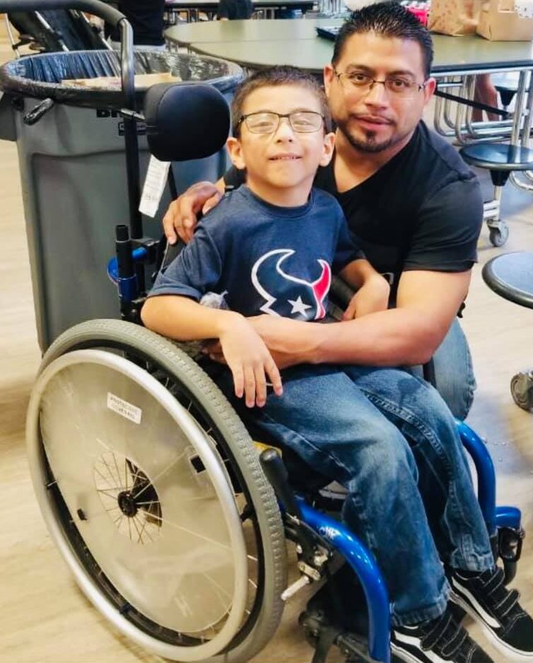 cau be 7 tuoi giup ca gia dinh thoat chet anh 2