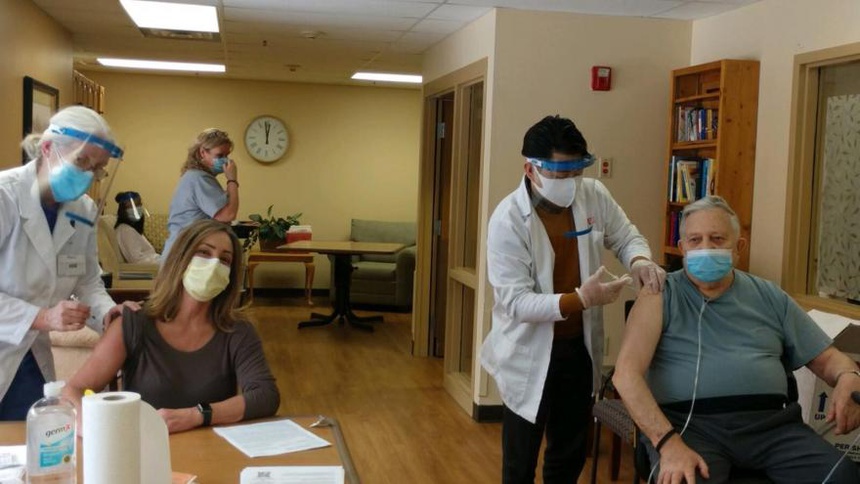 nu giam doc lam cong viec tap vu de gap cha anh 2