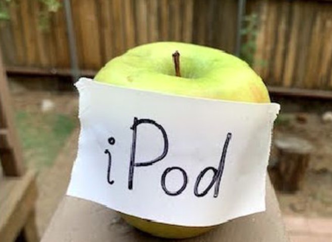 AI bi danh lua boi but va giay anh 1