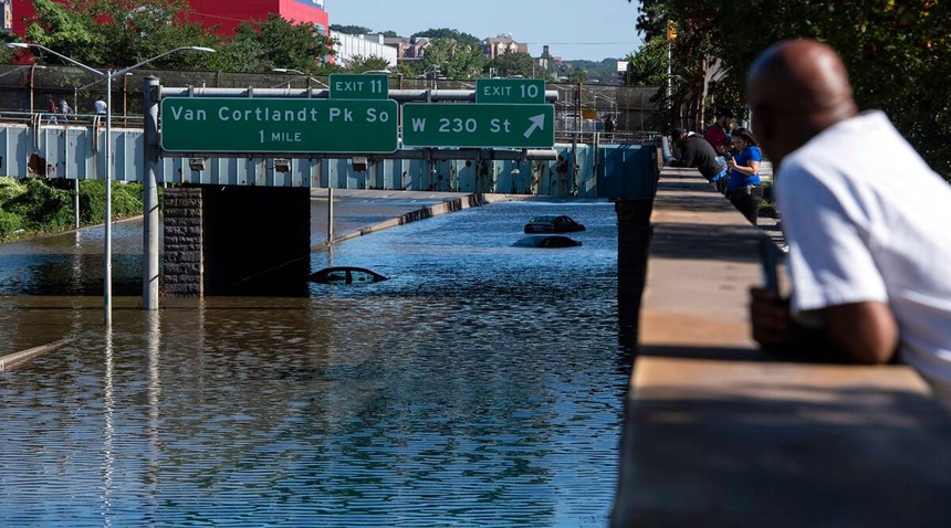 New York ngap lut trong sieu bao Ida anh 2