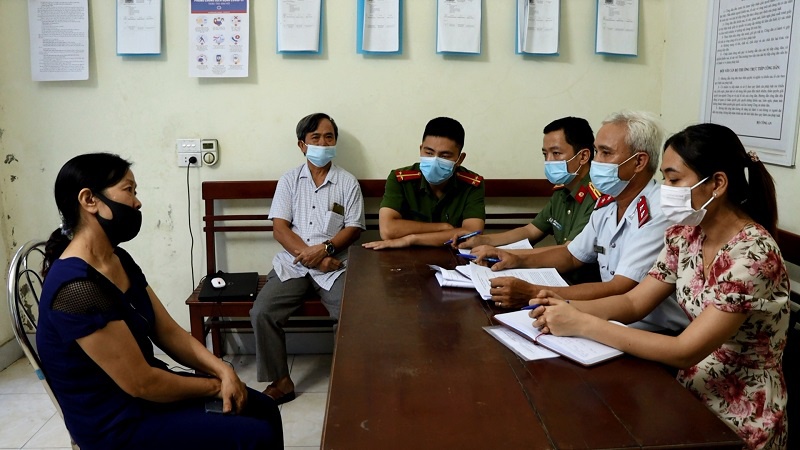 Phat nguoi dang tin gia Covid-19 anh 1