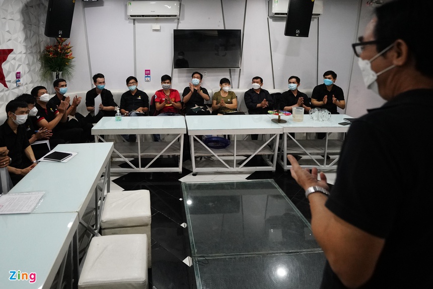 Karaoke o TP.HCM dung phong cach ly anh 9