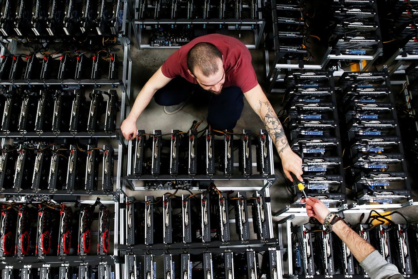 Bo dai hoc, chang trai 19 tuoi kiem 54.000 USD/nam nho trong mo dao Bitcoin anh 1