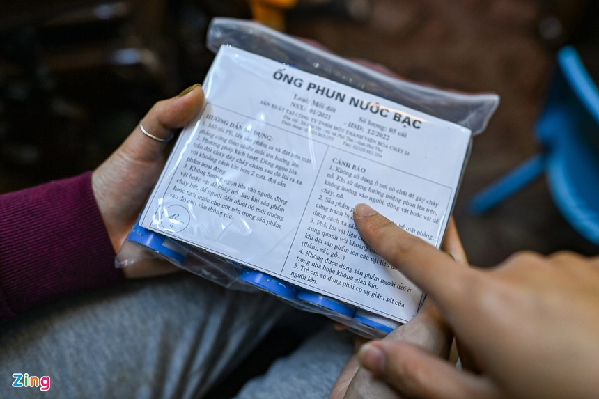 Doi mua xep hang mua phao choi Tet anh 10