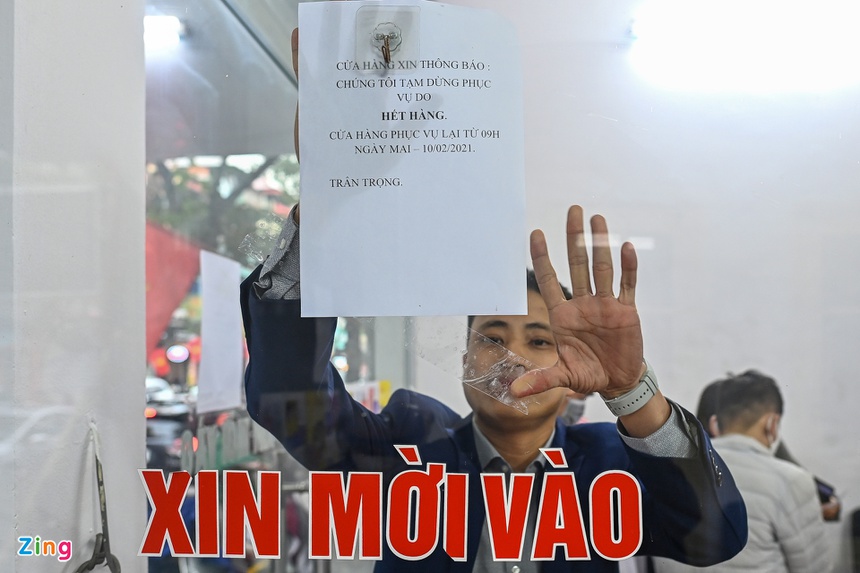 Doi mua xep hang mua phao choi Tet anh 8