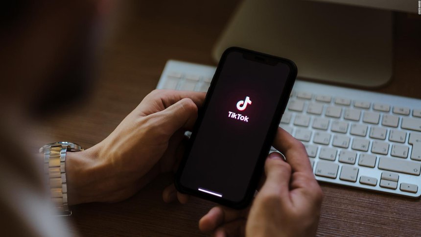 Nhan vien kiem duyet noi dung kien TikTok anh 1