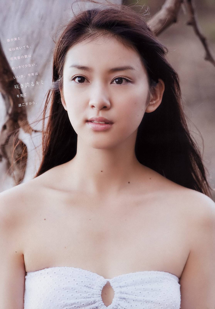 nhan sac emi takei anh 2