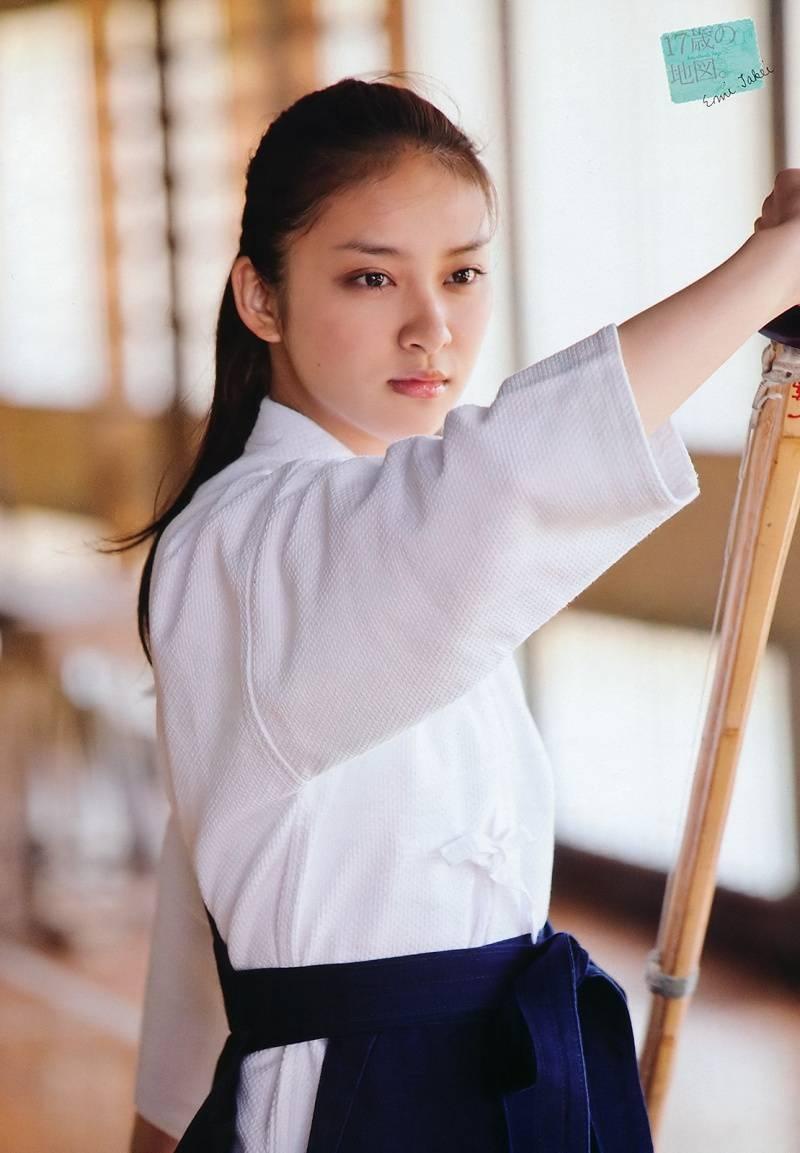 nhan sac emi takei anh 10