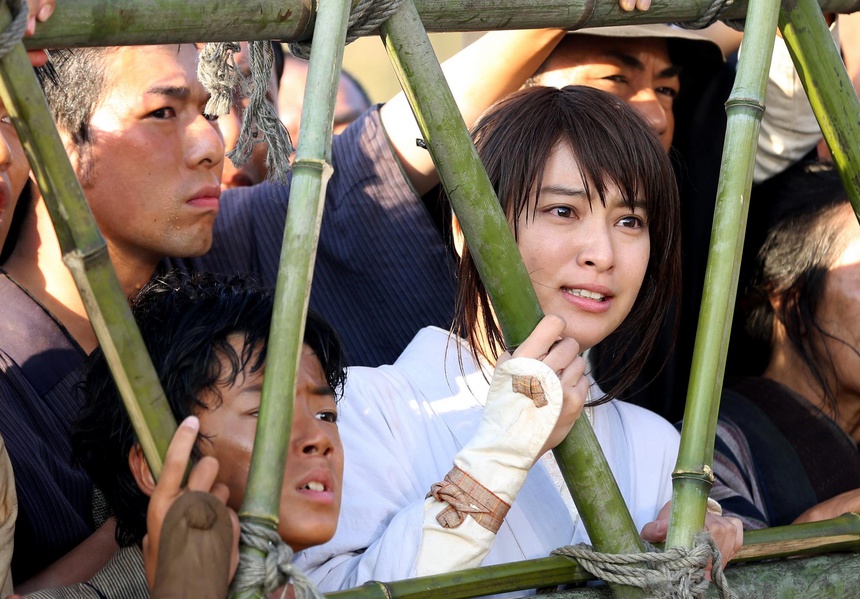 nhan sac emi takei anh 19