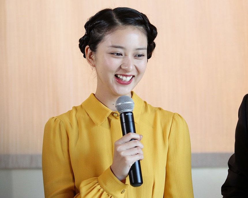 nhan sac emi takei anh 22